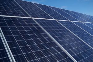 Qual é a Diferença entre Painel Solar, Painel Fotovoltaico e Placa Solar?