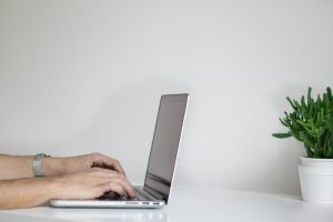 Como Escrever um Trabalho de Conclusão de Curso sobre Teologia com foco na vida de Jesus?